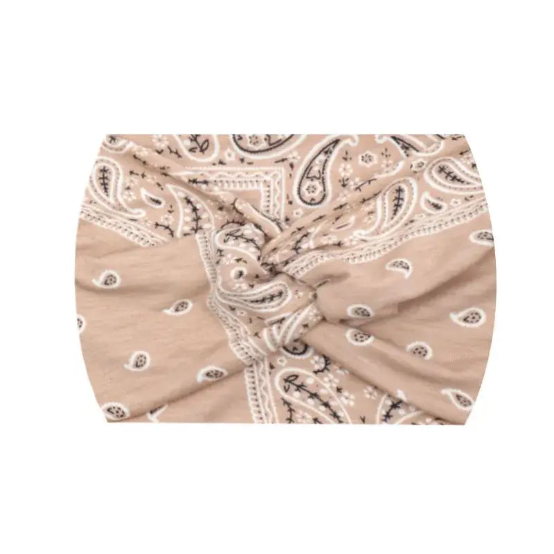 Beige paisley 18CM stretch printed headband with white detailing. Ideal for sports, yoga, or casual fashion.